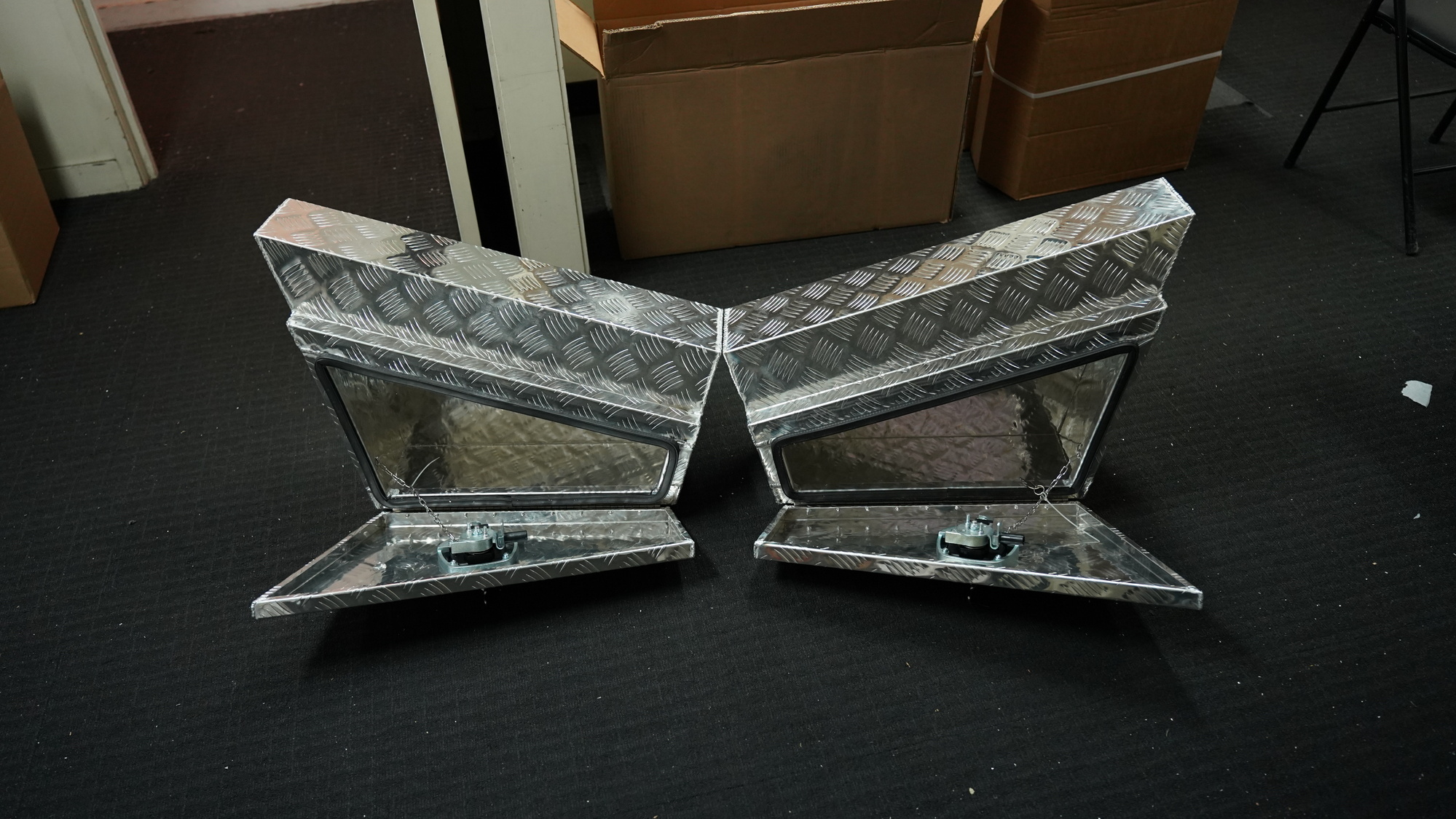 Black&Raw Checker Plate Tapered Under Tray Tool Box 3 Checker Plate Tapered Under Tray Tool Box