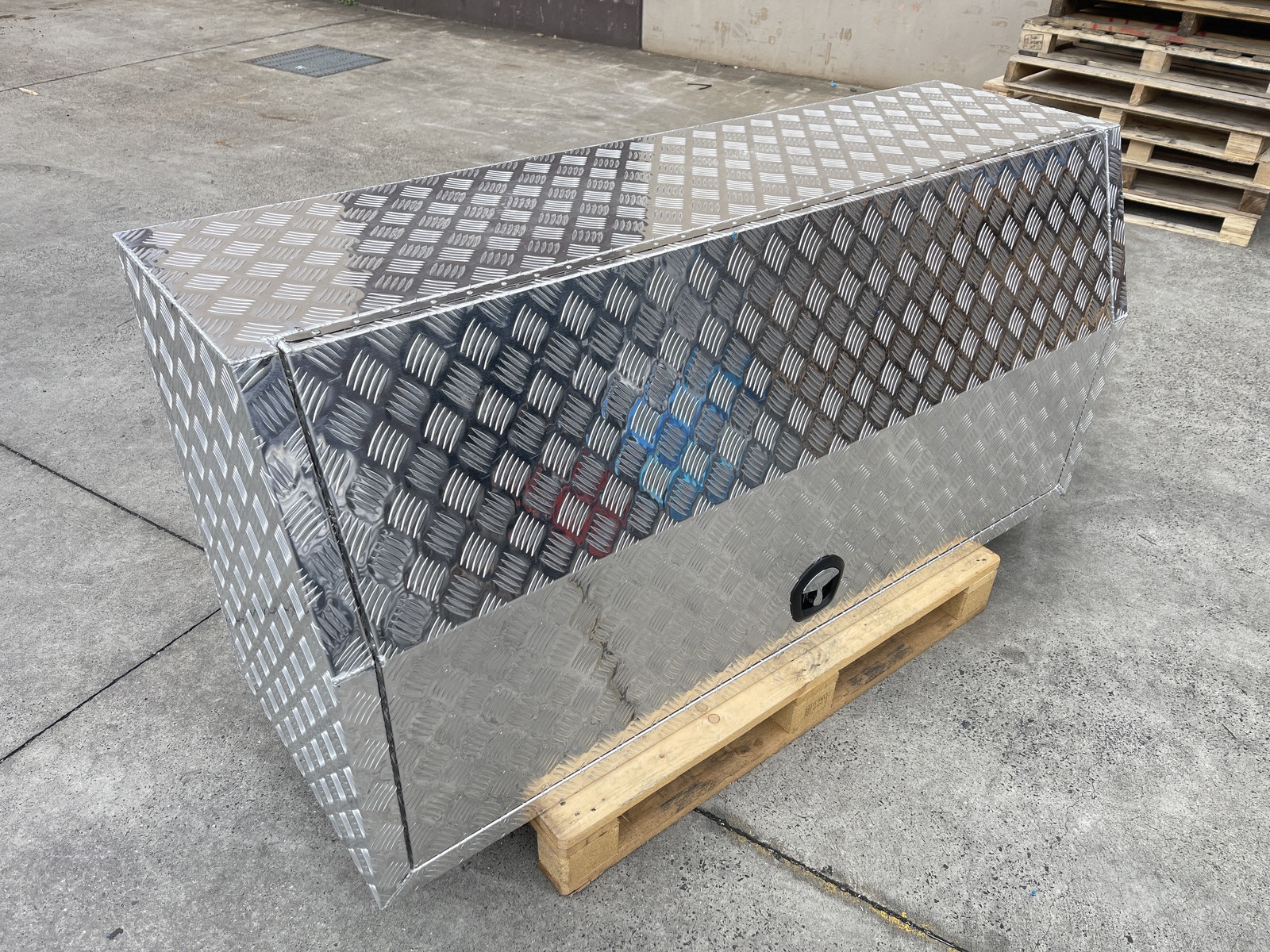 Checker Plate Full Door Aluminium Ute Toolbox 3 Checker Full Door Aluminium Ute Toolbox