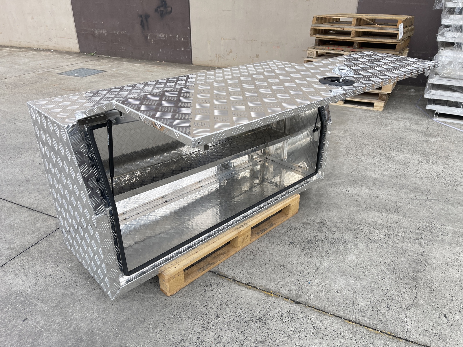 Checker Plate Full Door Aluminium Ute Toolbox 5 Checker Full Door Aluminium Ute Toolbox