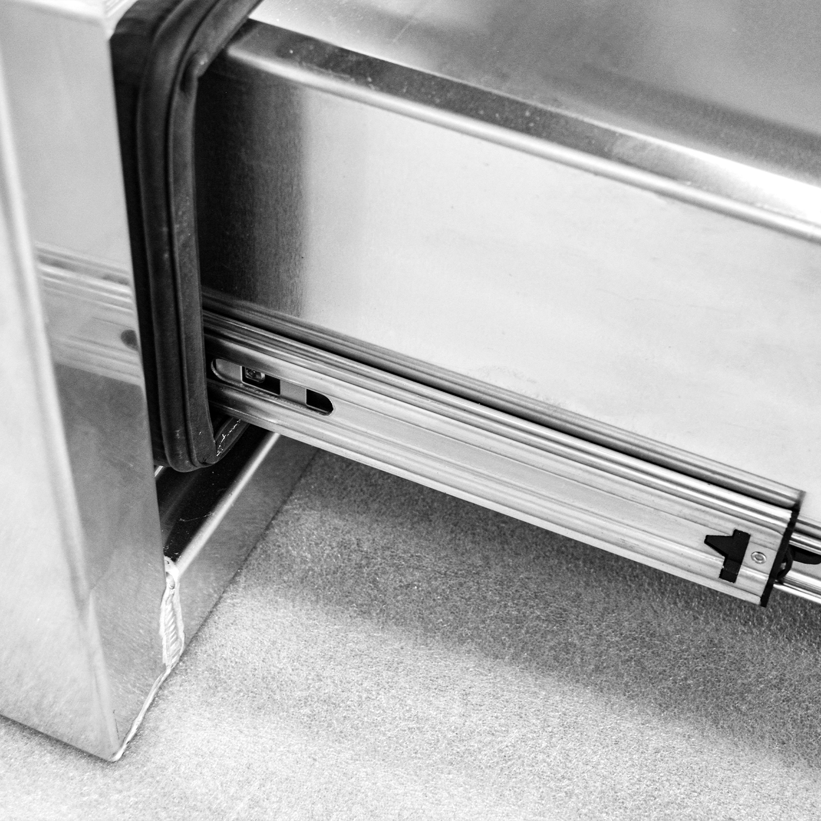 Flat Plate Half Open with 2 Drawers 8 Flat Plate Half Open with 2 Drawers Toolbox