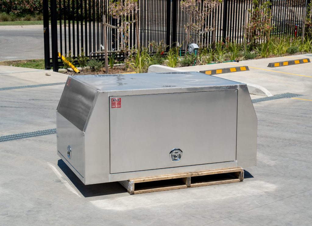 3 Doors Flat Plate Aluminium Canopy