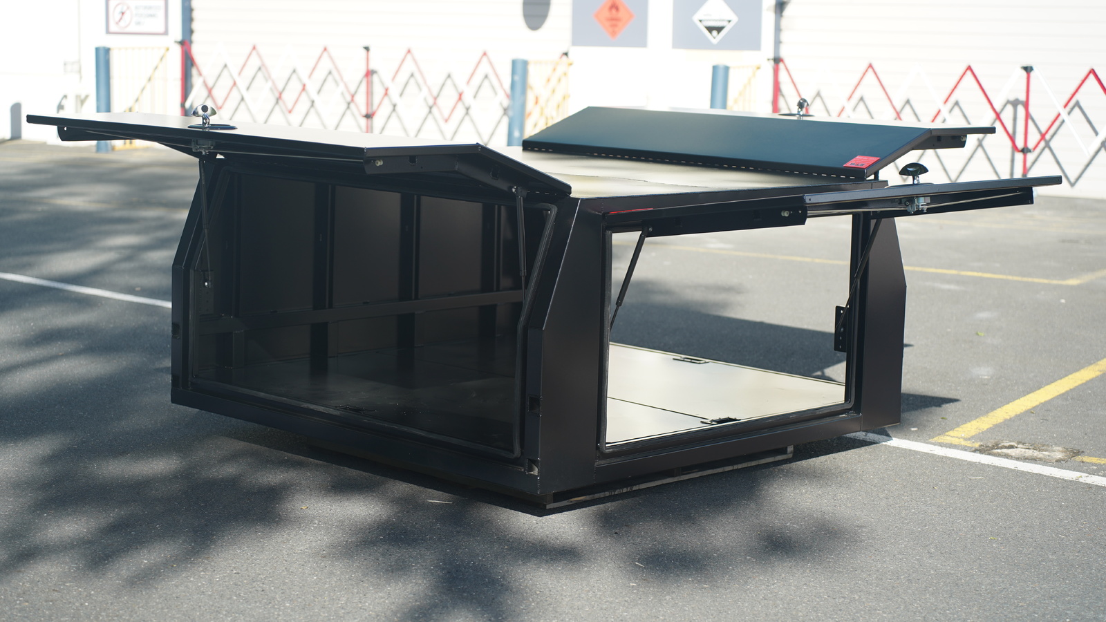 3 Doors Jack Off Flat Plate Aluminium Ute Canopy 8 Black 3 Doors Jack Off Flat Ute Canopy