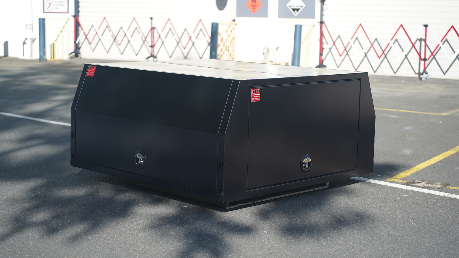 3 Doors Jack Off Flat Plate Aluminium Ute Canopy 1 Black 3 Doors Jack Off Flat Ute Canopy