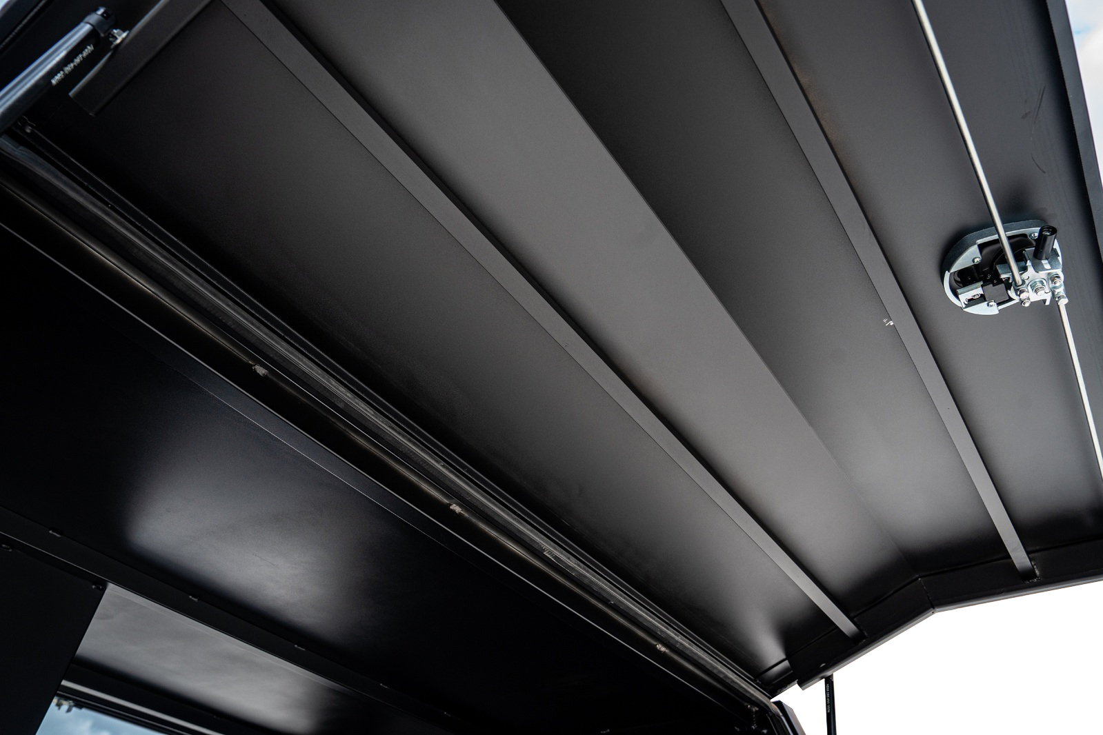 Aluminium Canopy With 1/4 Dog Box 8 Aluminium Ute Canopy with 1/4 Dog Box