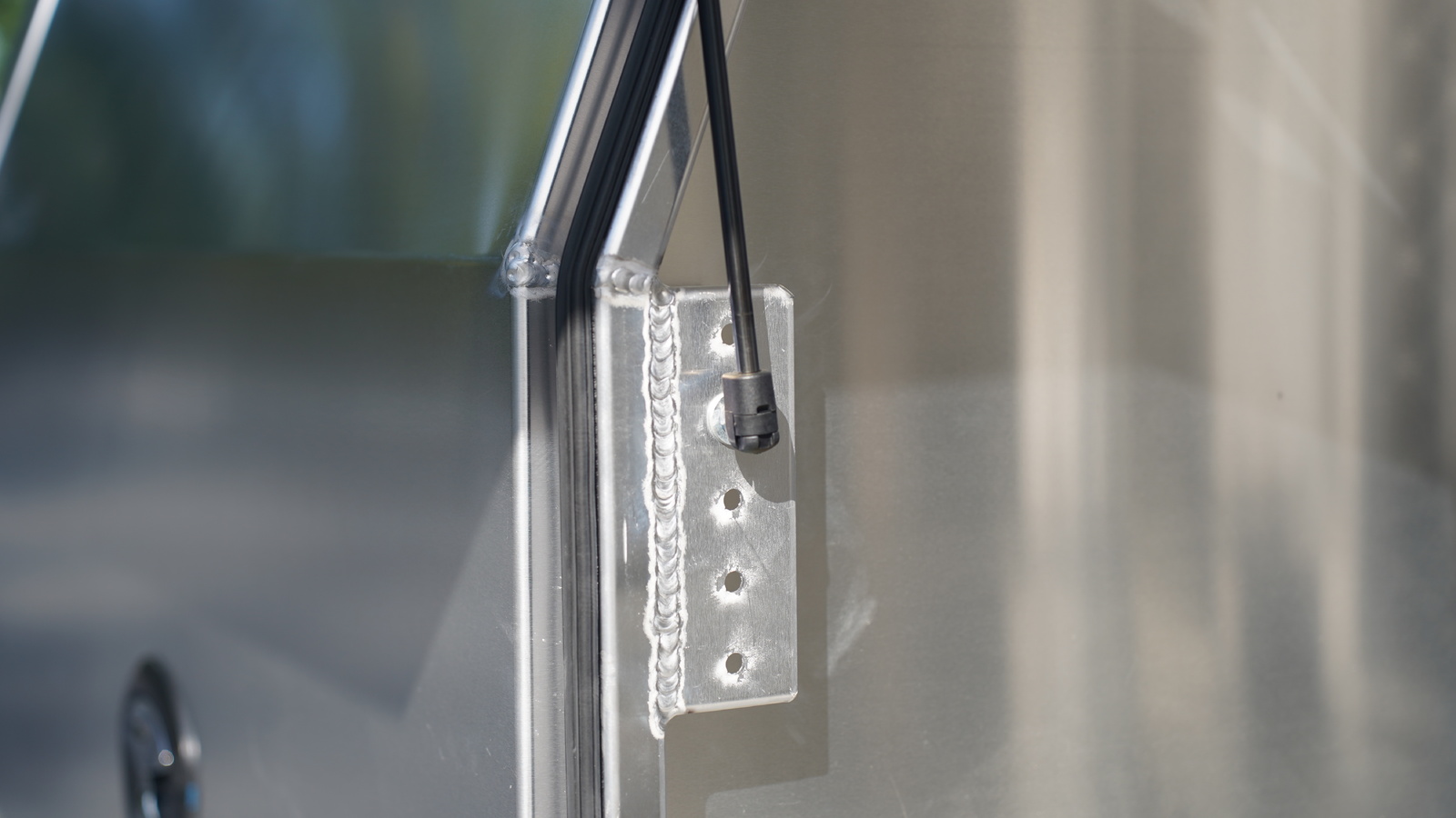 Jack Off Aluminium Canopy With Full Dog Box 3 Jack Off Aluminium Canopy With Full Dog Box