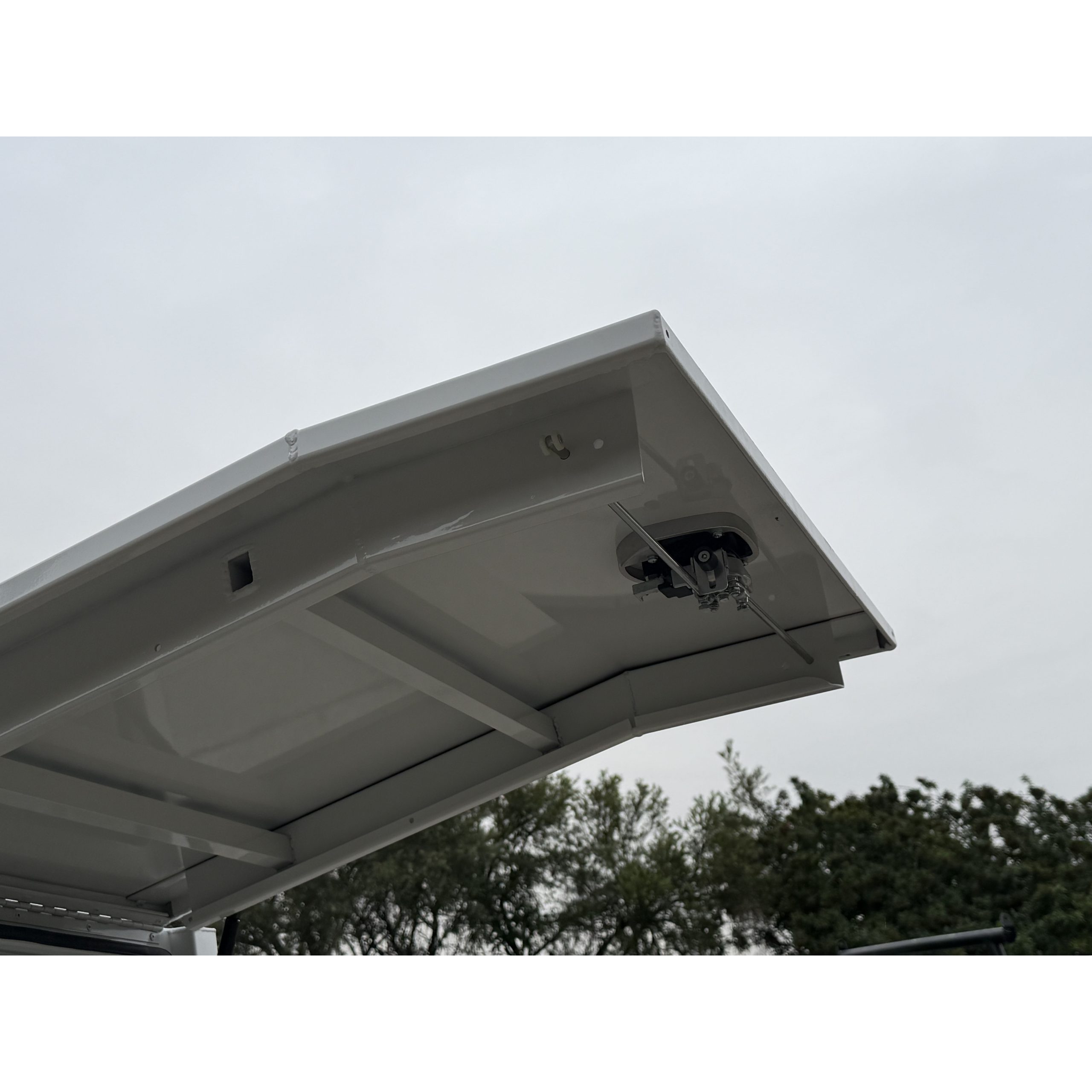 1000mm High Aluminium Canopy with Unistrut False Floor 4 1000mm high Canopy