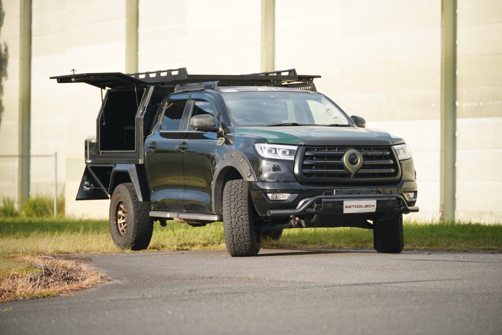 How to use the combination of tray and canopy to maximize the storage capacity of UTE 1 DSC03202
